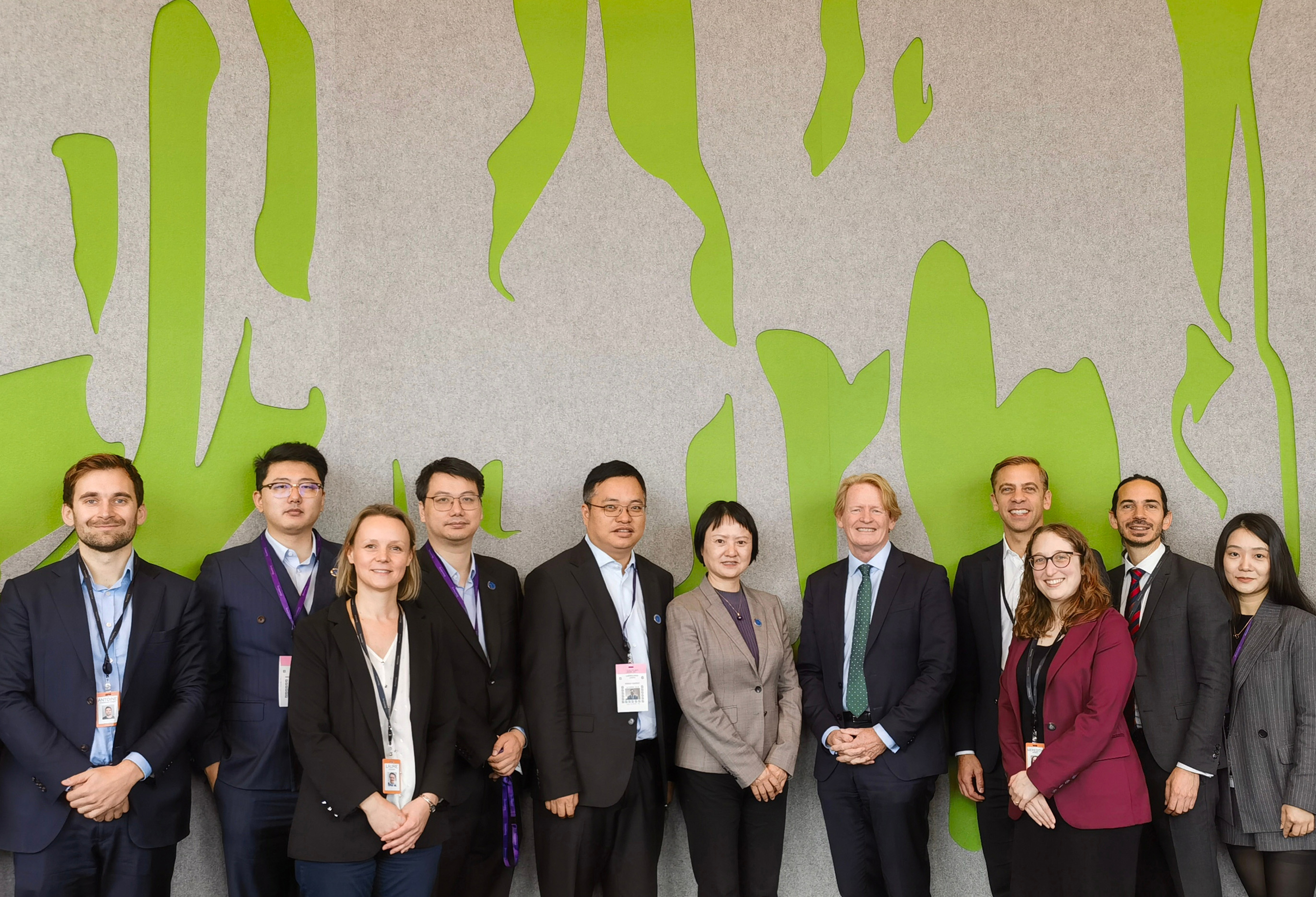 人生就是搏股份与彭博新能源财经（BNEF） 签署战术合作原谅备忘录