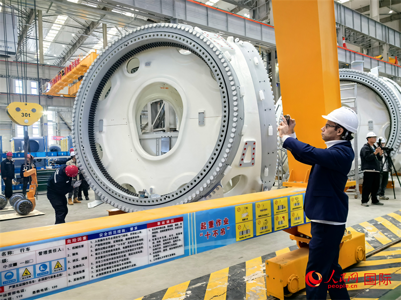 人民网专题报路：19国媒体点赞人生就是搏是科技与天然共生的范例